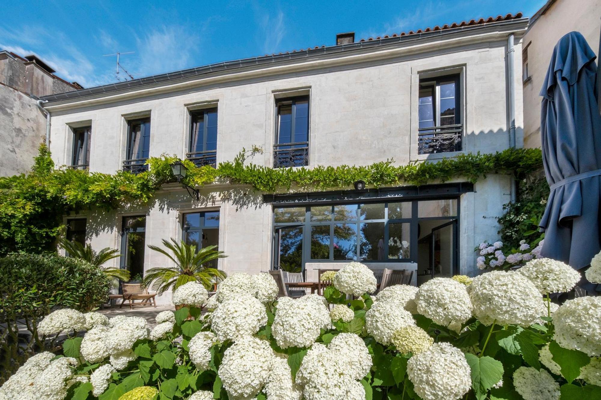 Escale Rochelaise, Gite Urbain Avec Spa Bain Nordique Et Sauna Tonneau Villa La Rochelle  Esterno foto