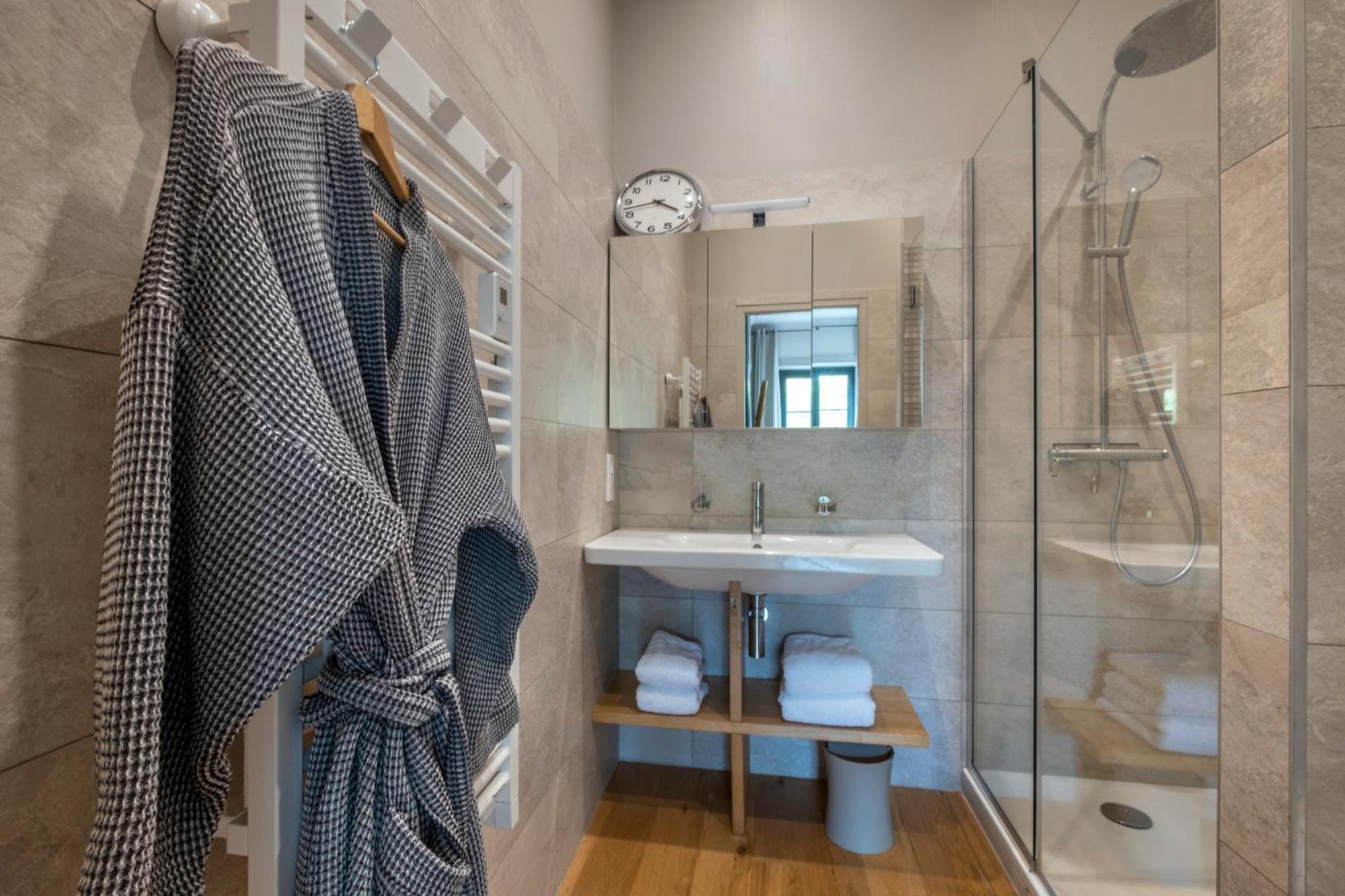 Escale Rochelaise, Gite Urbain Avec Spa Bain Nordique Et Sauna Tonneau La Rochelle  Esterno foto