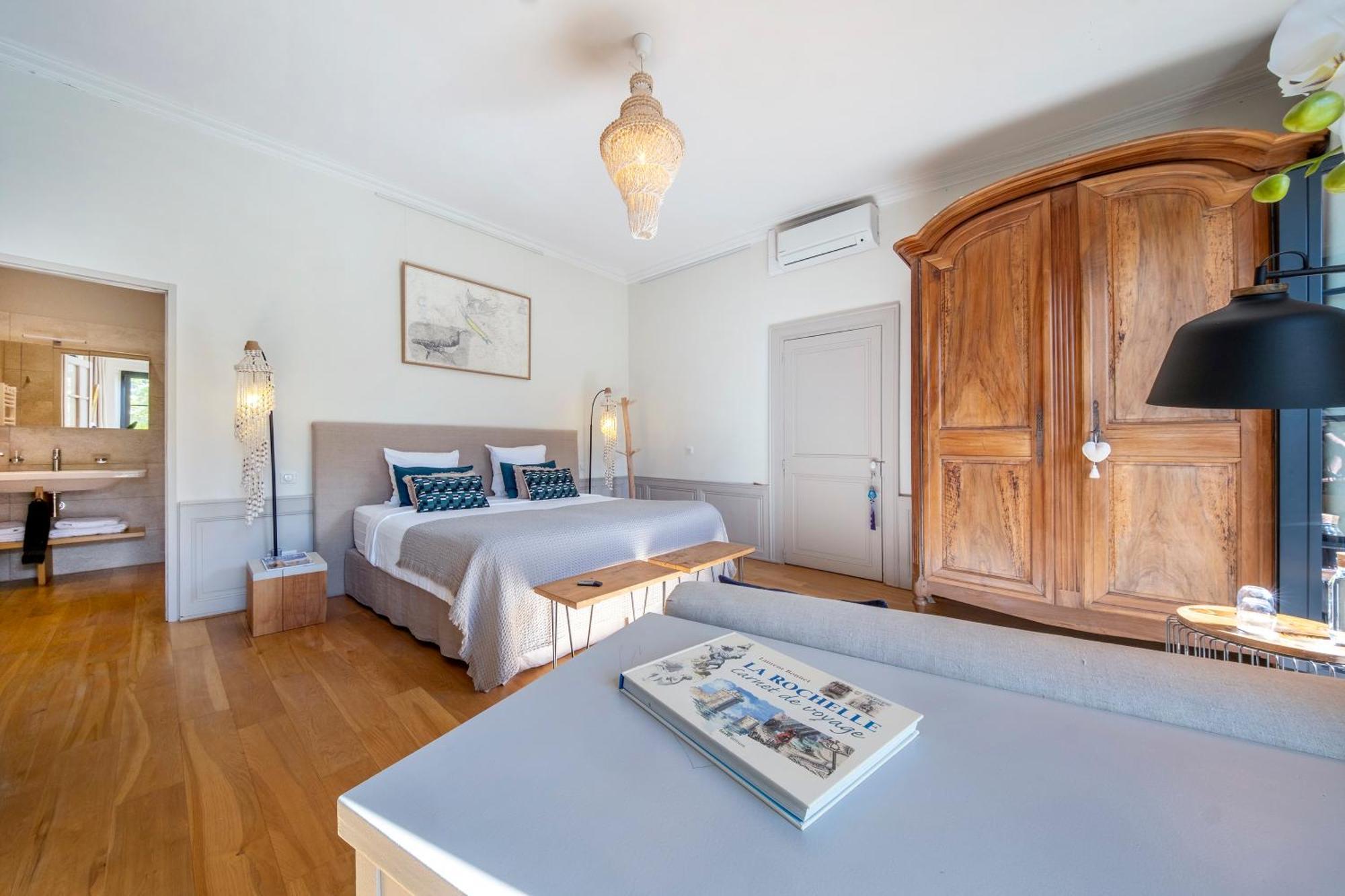 Escale Rochelaise, Gite Urbain Avec Spa Bain Nordique Et Sauna Tonneau La Rochelle  Esterno foto